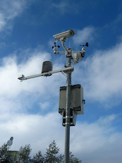 Silniční meteorologická stanice.jpg
